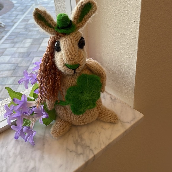 Hand crafted knit and needle felted Lucky charm shamrock bunny - Picture 14 of 14